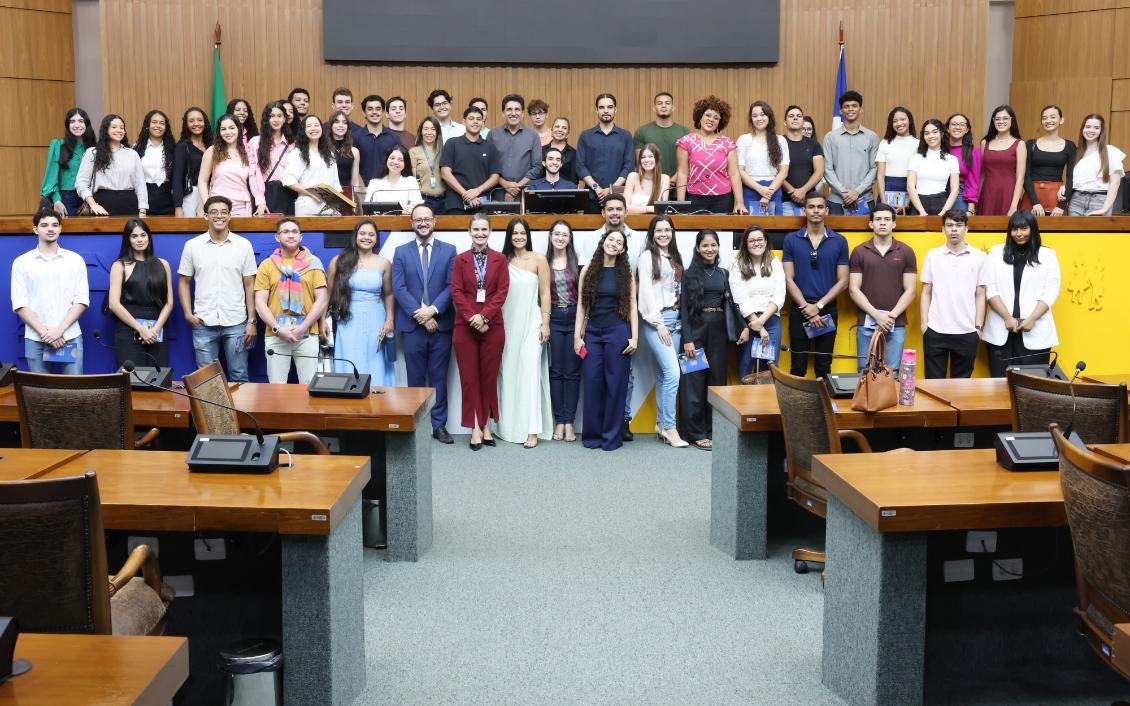 Acadêmicos foram recebidos pelo deputado Professor Júnior Geo