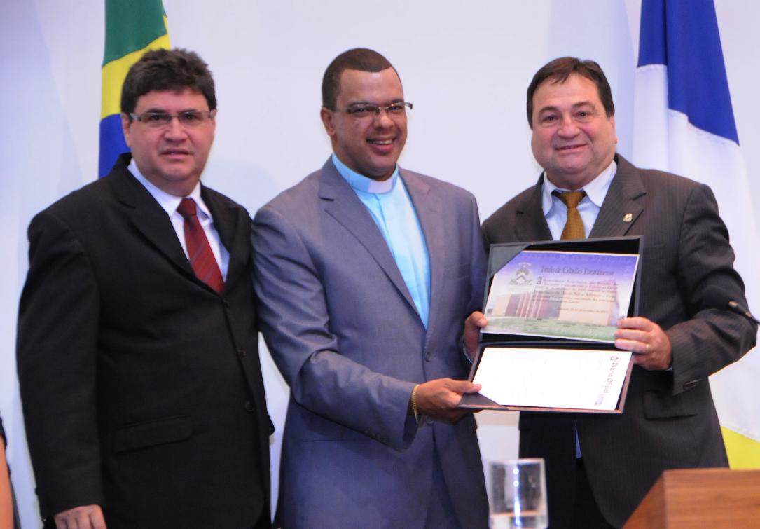 Padre Francisco de Assis - Recebe Titulo