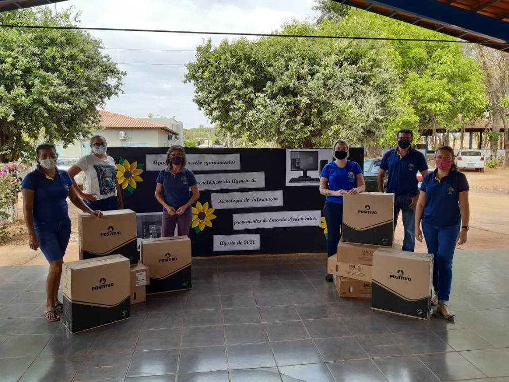 Emenda de Amália Santana beneficia APAE e entidades de várias cidades tocantinenses Emenda de Amália Santana beneficia APAE e entidades de várias cidades tocantinenses