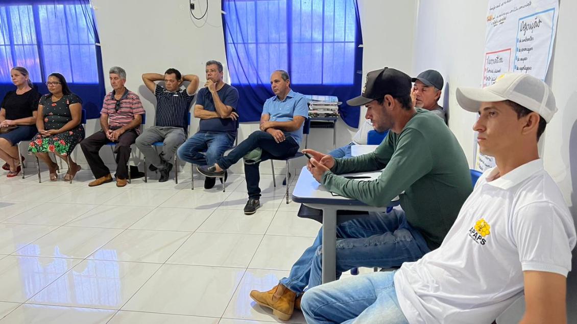 Deputado Wiston Gomes durante reunião com apicultores do Projeto Sudan 