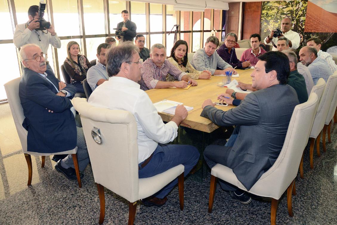 Presidente da Assembleia Legislativa lidera comitiva de prefeitos em reunião com governador