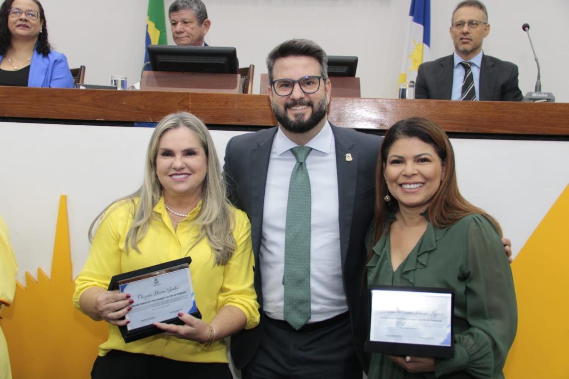 Em sessão solene, Mantoan presta homenagens aos professores do Estado