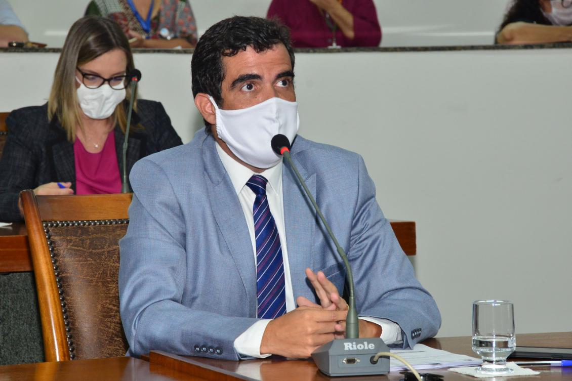 Projeto de Lei foi aprovado com a emenda proposta por Ayres Projeto de Lei foi aprovado com a emenda proposta por Ayres