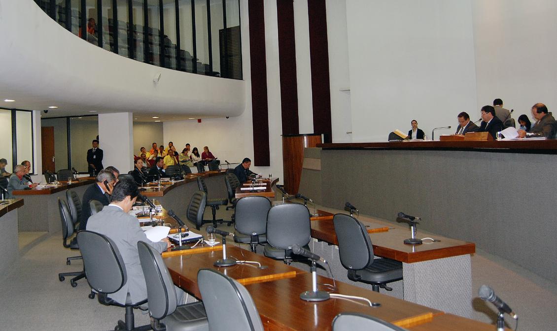 Plenário da AL durante as discussões