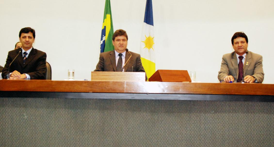 Mesa que presidiu a sessão matutina desta quarta Mesa que presidiu a sessão matutina desta quarta