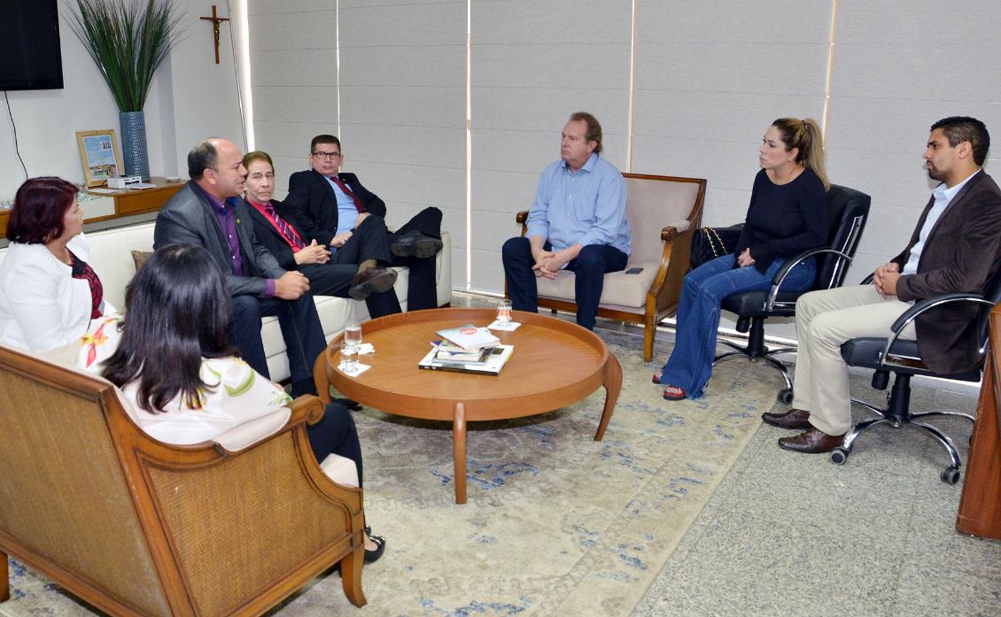 Parlamentares foram recebidos na presidência