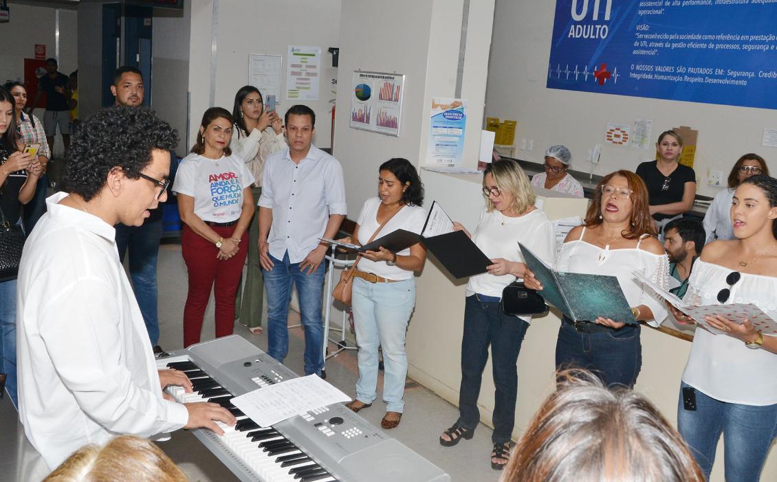 Servidores do HGP, pacientes e familiares assistiram a apresentação de canções populares.