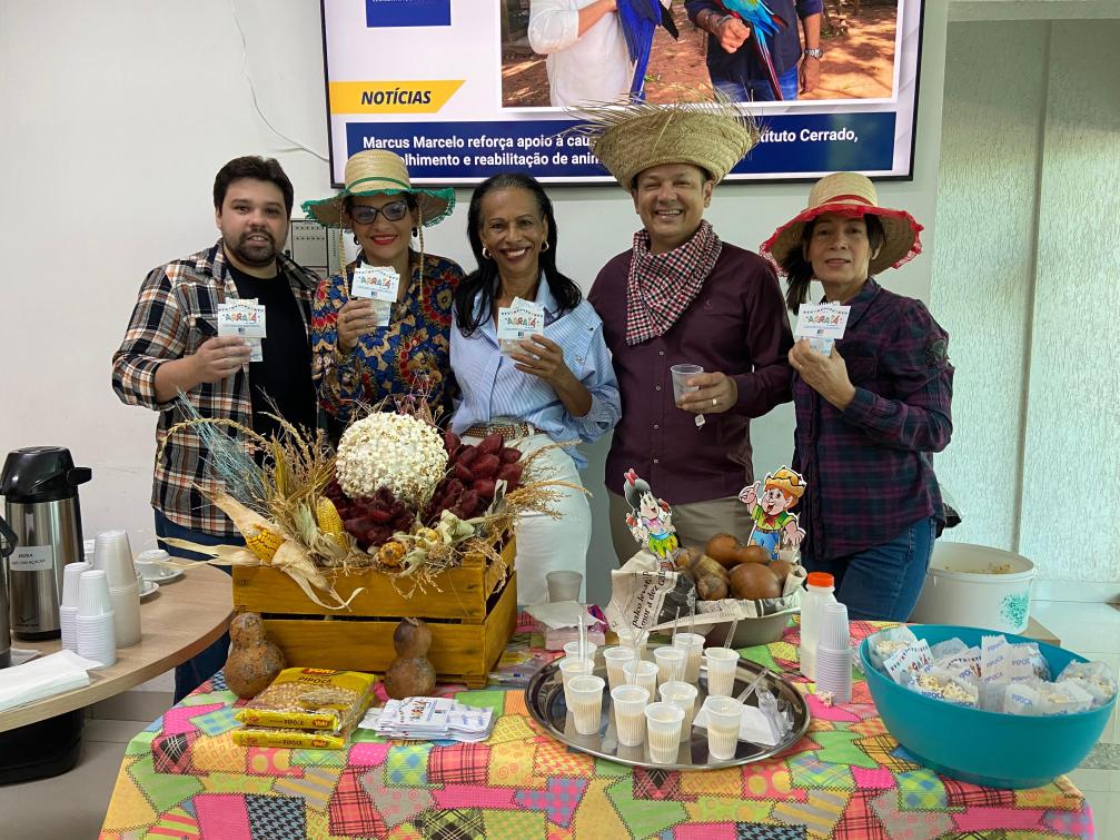Servidores foram recebidos com pipoca, canjica e muita animação Servidores foram recebidos com pipoca, canjica e muita animação