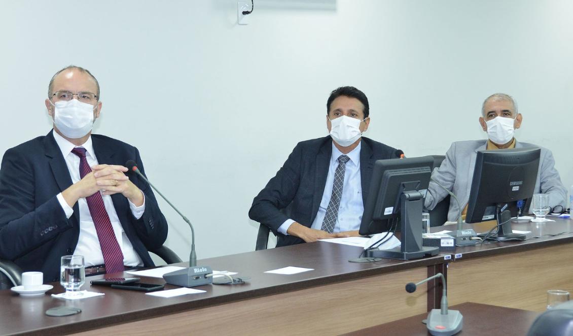 Deputado pede pagamento de dívidas com servidores Deputado pede pagamento de dívidas com servidores