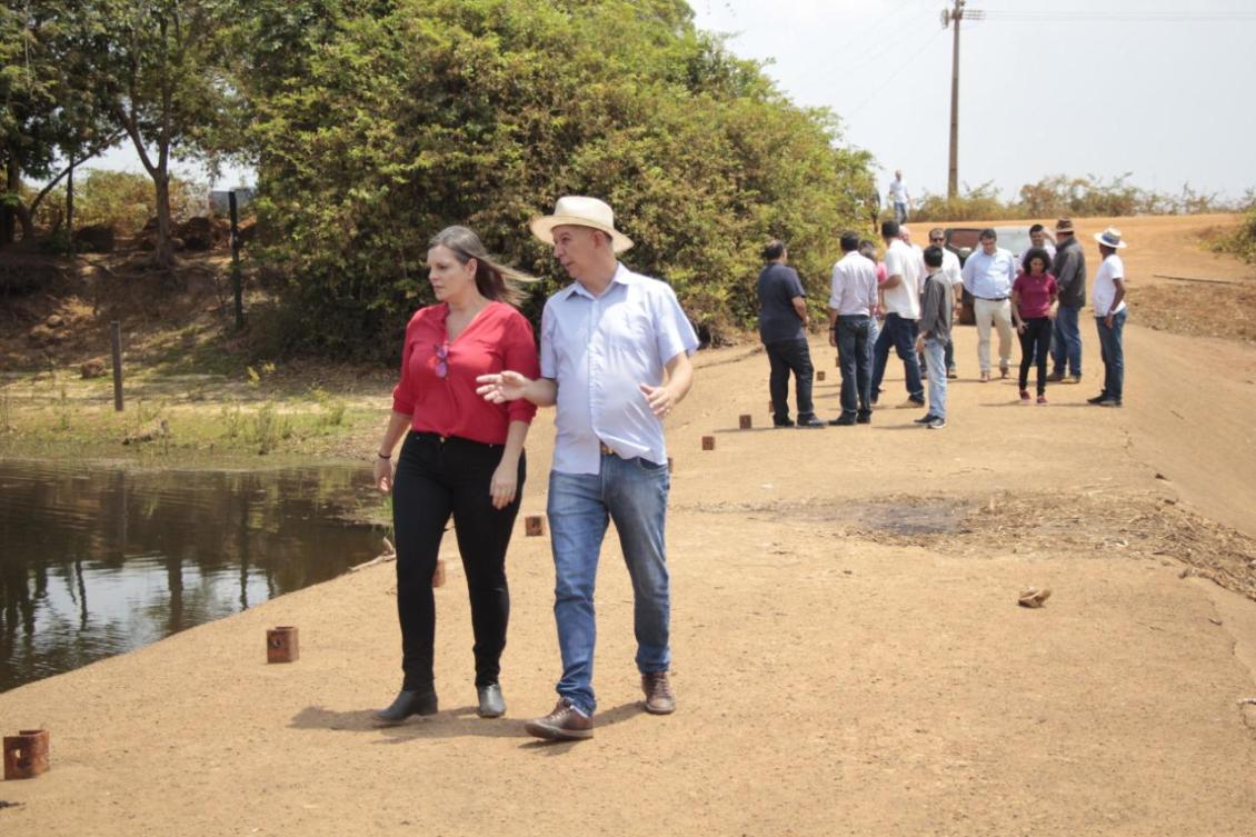 Cláudia Lelis em visita na região do Formoso 