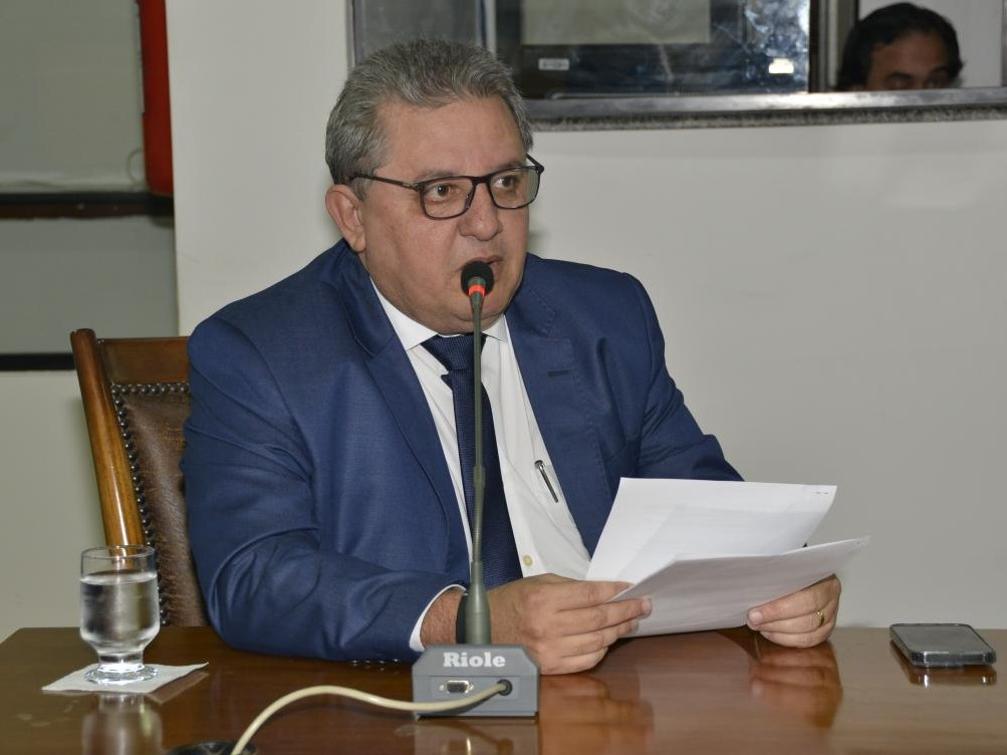 Jair Farias propõe Obrigatoriedade de Cadeiras de Rodas em Repartições Públicas Estaduais 