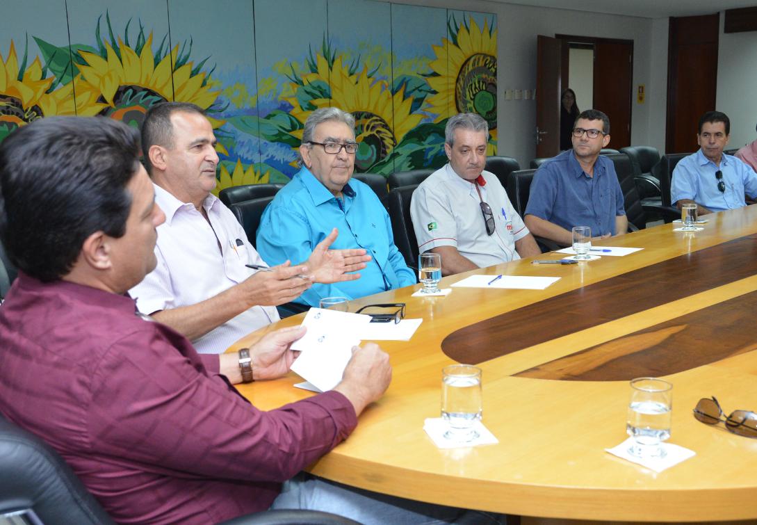 Damaso recebe atacadistas preocupados com medidas contidas no pacote que o Governo enviará para AL