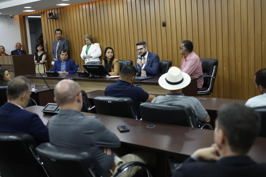 A reunião promover um encontro entre especialistas e políticos A reunião promover um encontro entre especialistas e políticos