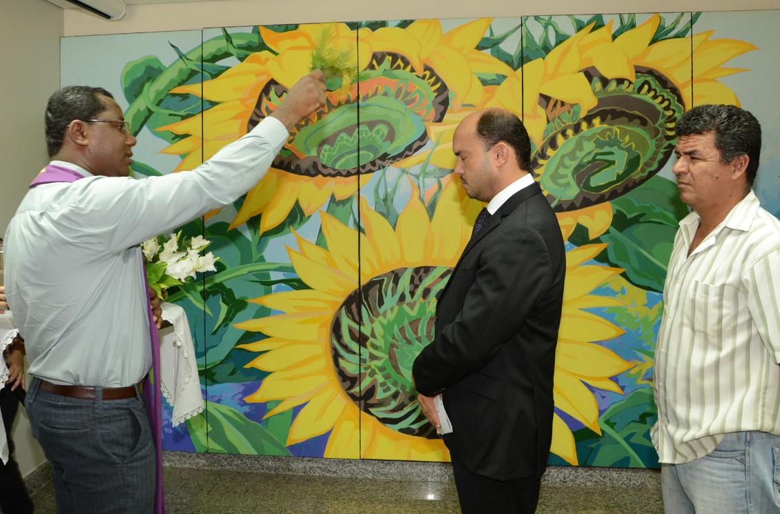 Sandoval recebe imagem peregrina de São José na Assembleia
