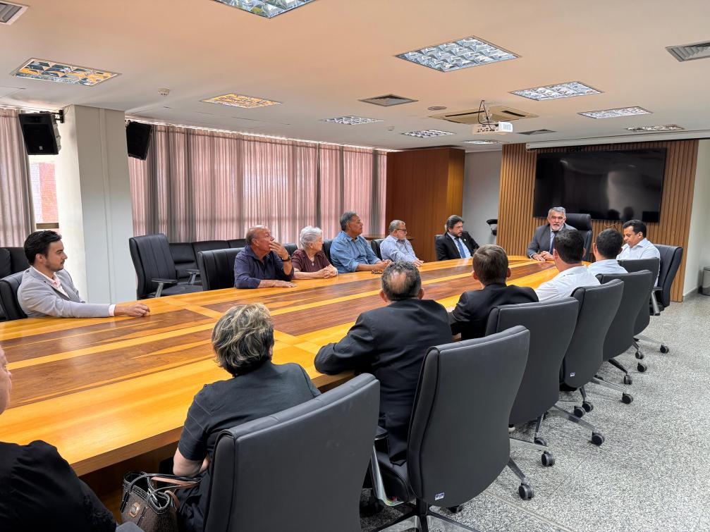 Reunião contou com presença do secretário de Educação e Associação Comercial de Colinas Reunião contou com presença do secretário de Educação e Associação Comercial de Colinas