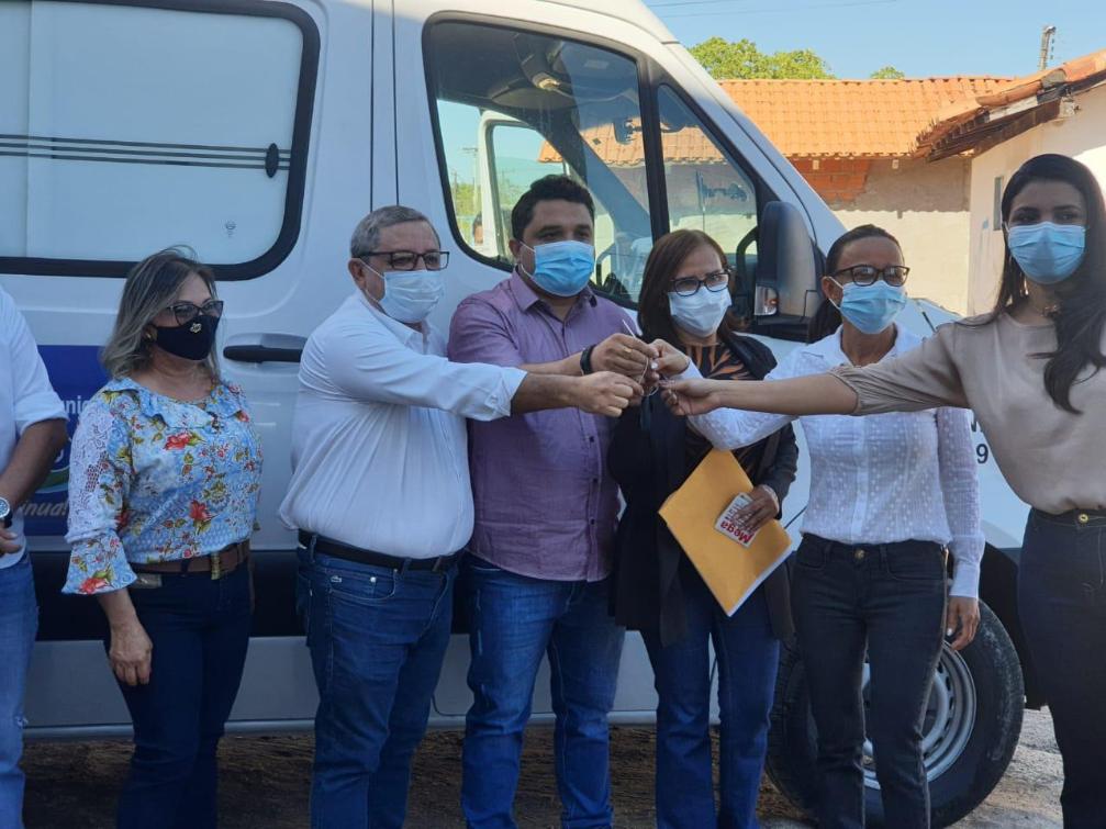 Em momento inédito, deputado Jair entrega UTIMóvel, em Augustinópolis Em momento inédito, deputado Jair entrega UTIMóvel, em Augustinópolis