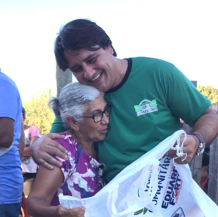 Eduardo Fortes atende milhares de famílias em entrega do Dia das Mães