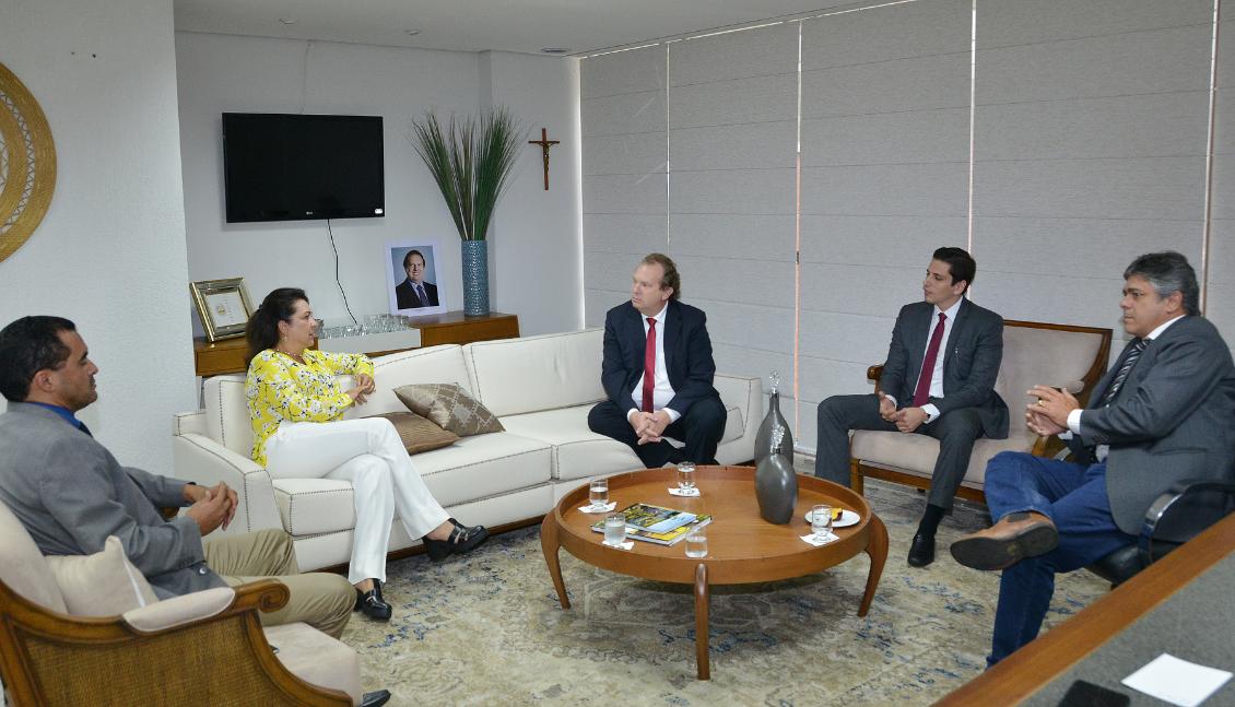 Mauro Carlesse recebe a senadora Kátia Abreu