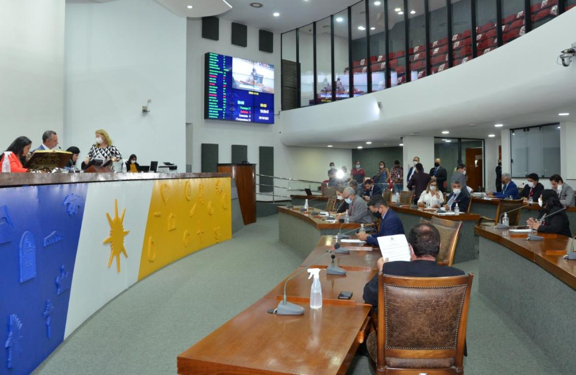 Deputados aprovam projetos de lei