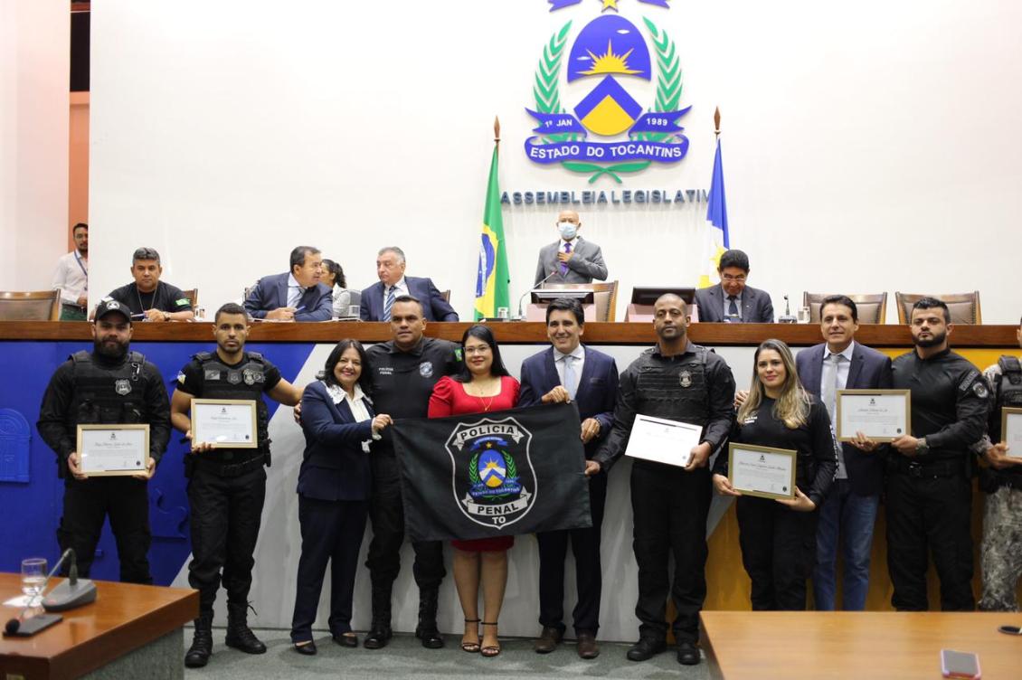 Deputado Professor Júnior Geo participa de sessão solene em homenagem aos policiais penais.