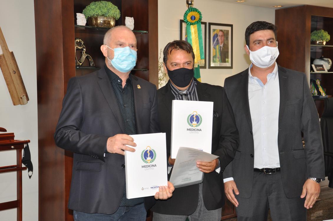 Deputado Fabion participa de solenidade de homologação do Curso de Medicina no Bico do Papagaio Deputado Fabion participa de solenidade de homologação do Curso de Medicina no Bico do Papagaio