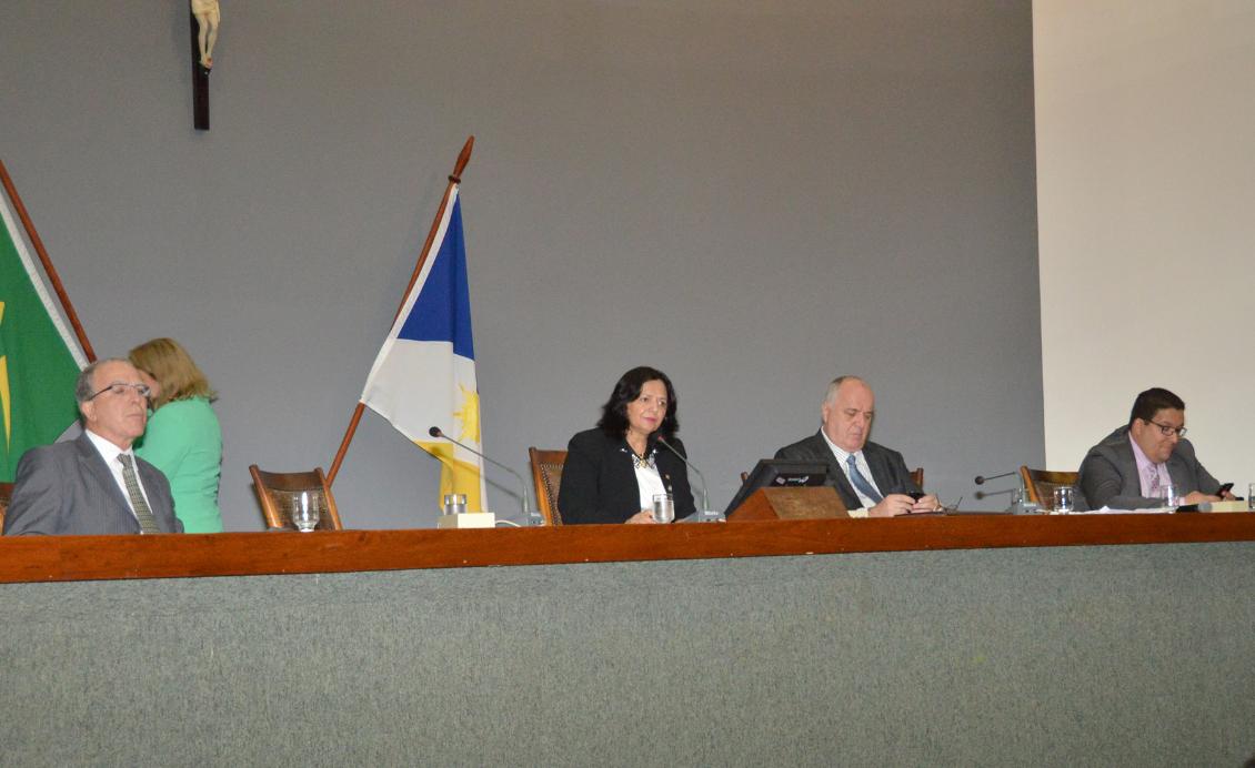 Valderez Castelo Branco preside Audiência Pública na AL 