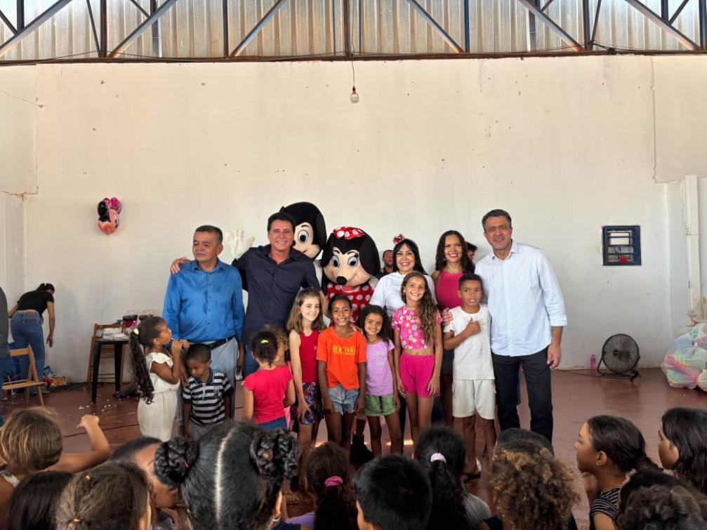 Evento contou com brincadeiras, apresentações de mágica e distribuição de lanches para as crianças Evento contou com brincadeiras, apresentações de mágica e distribuição de lanches para as crianças