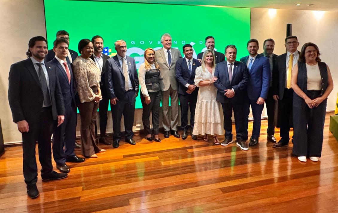 Amélio disse que era uma honra participar do encontro com parlamentares dos Legislativos brasileiros Amélio disse que era uma honra participar do encontro com parlamentares dos Legislativos brasileiros