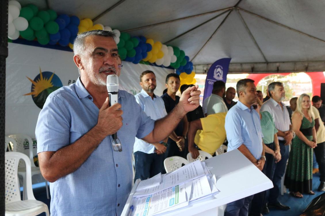 Solenidade de entrega das obras ocorreu neste domingo, 14, no centro da cidade.