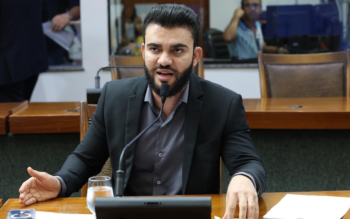 Matérias são de autoria do deputado Léo Barbosa