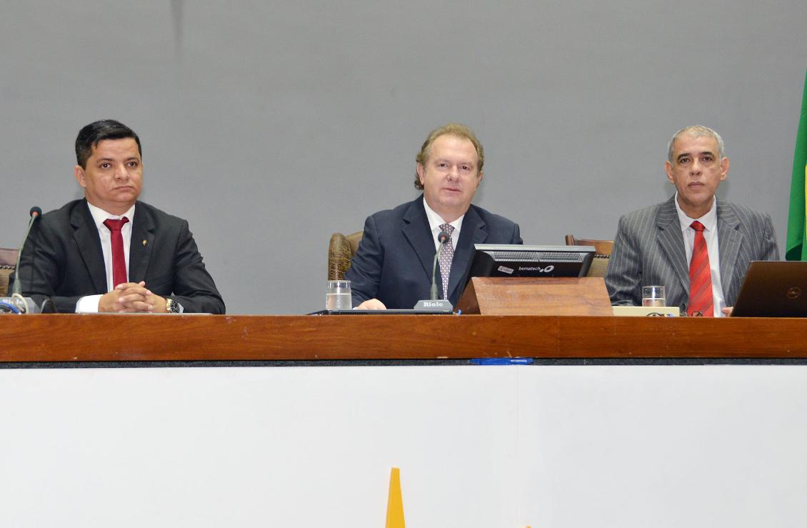 Parlamentares defendem ampla discussão