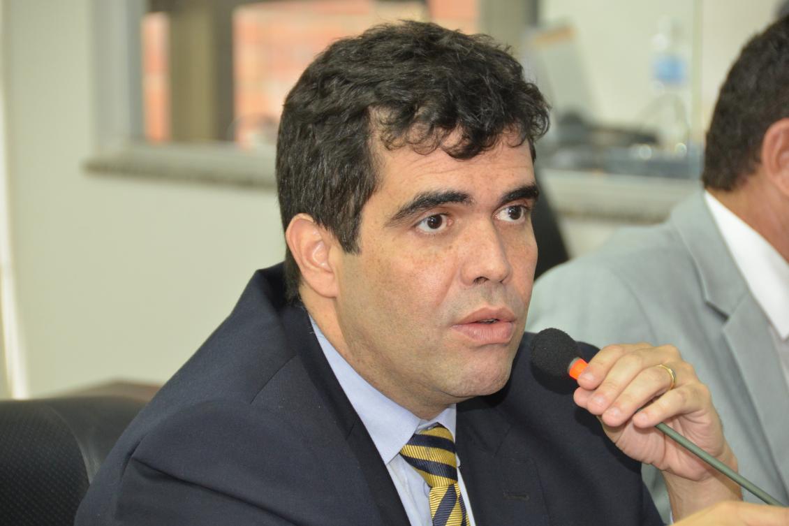 Ayres requer audiências públicas para debater regularização fundiária urbana e rural no Tocantins Ayres requer audiências públicas para debater regularização fundiária urbana e rural no Tocantins
