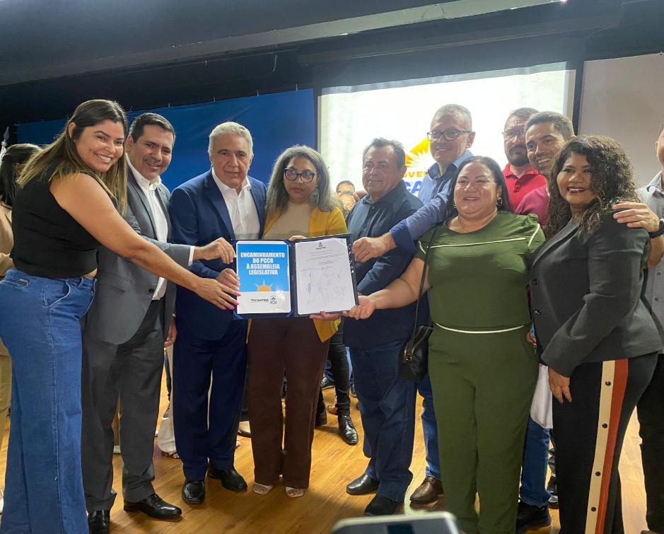 “Neste Dia do Professor, recebemos um presente muito especial”, comemora o parlamentar “Neste Dia do Professor, recebemos um presente muito especial”, comemora o parlamentar