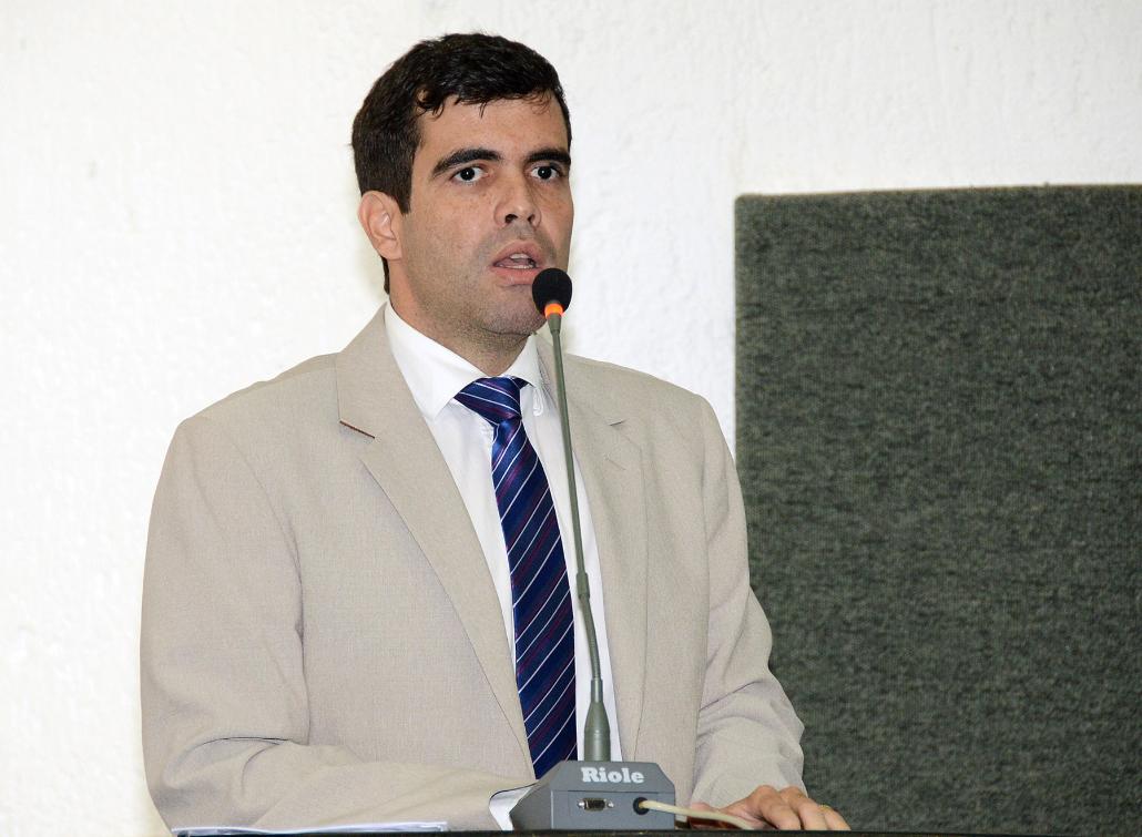 Ricardo Ayres quer preservar funcionamento do Aeroporto de Porto Nacional