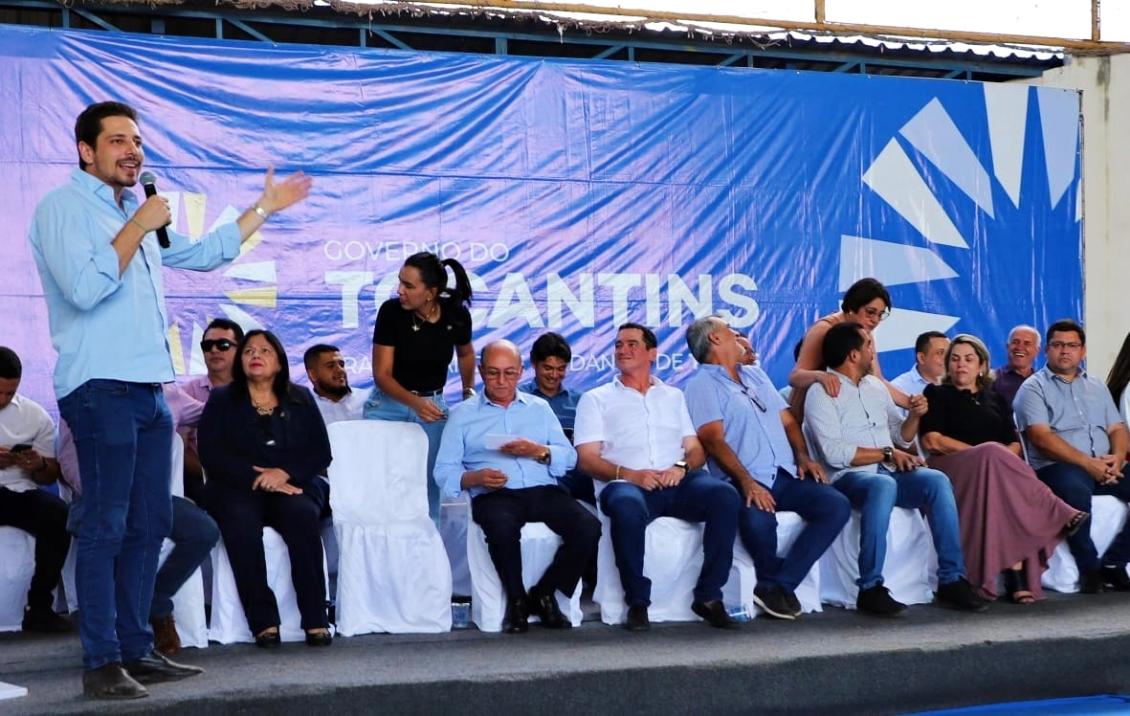 Olyntho, durante a entrega da ampliação do Centro de Ensino Médio Oquerlina Torres, em Guaraí