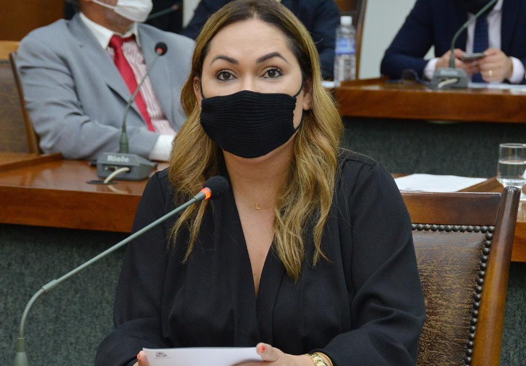 Luana Ribeiro defende o reconhecimento da prática de atividade física como essencial. Luana Ribeiro defende o reconhecimento da prática de atividade física como essencial.
