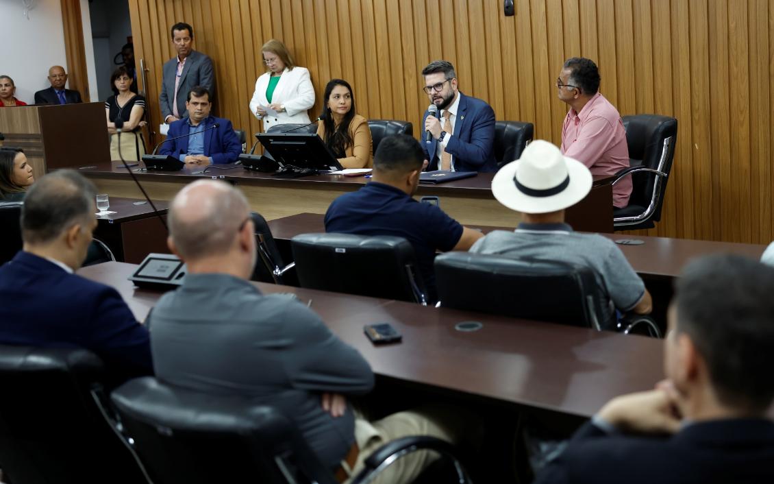 Reunião oportunizou encontro entre especialistas e políticos Reunião oportunizou encontro entre especialistas e políticos