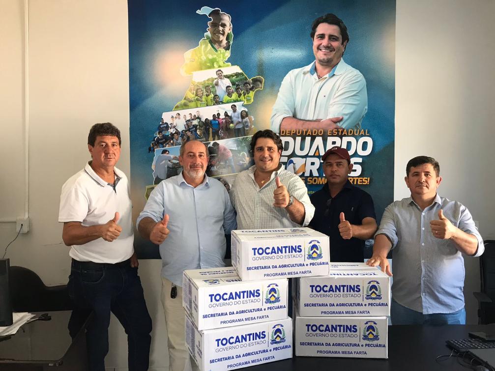 Eduardo Fortes deu início a entrega de kits com adubo e sementes de hortaliças e legumes para fortal