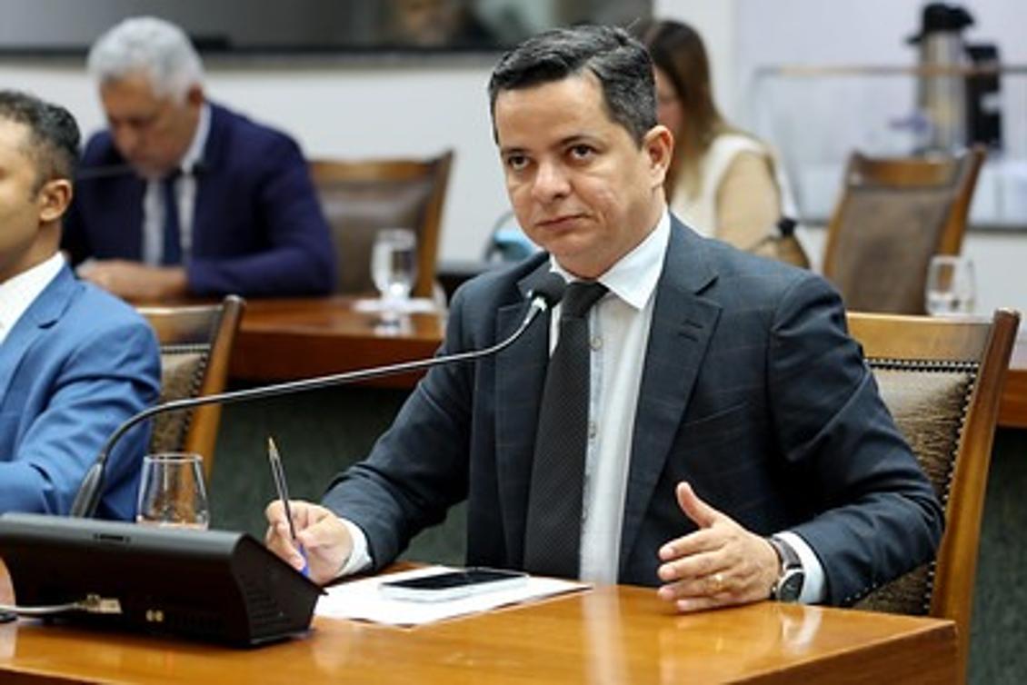 o projeto segue para votação em plenário, onde deverá ser apreciado pelos parlamentares.