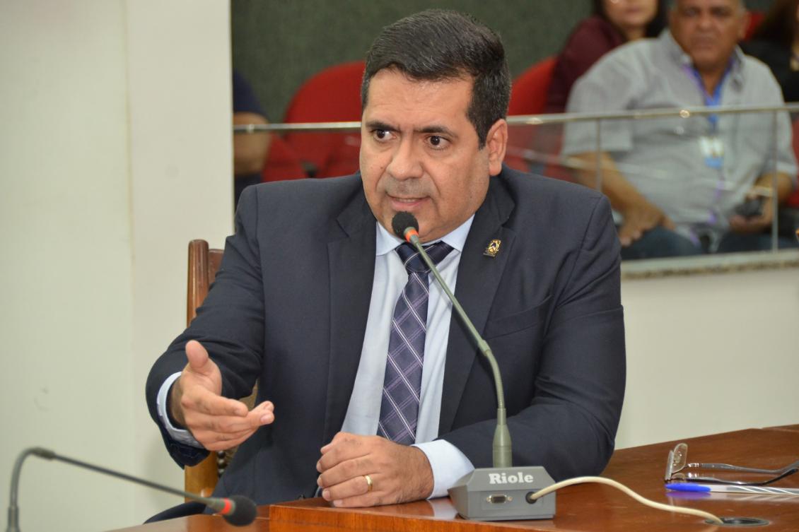 Além de deputados, Marcus Marcelo é professor de carreira