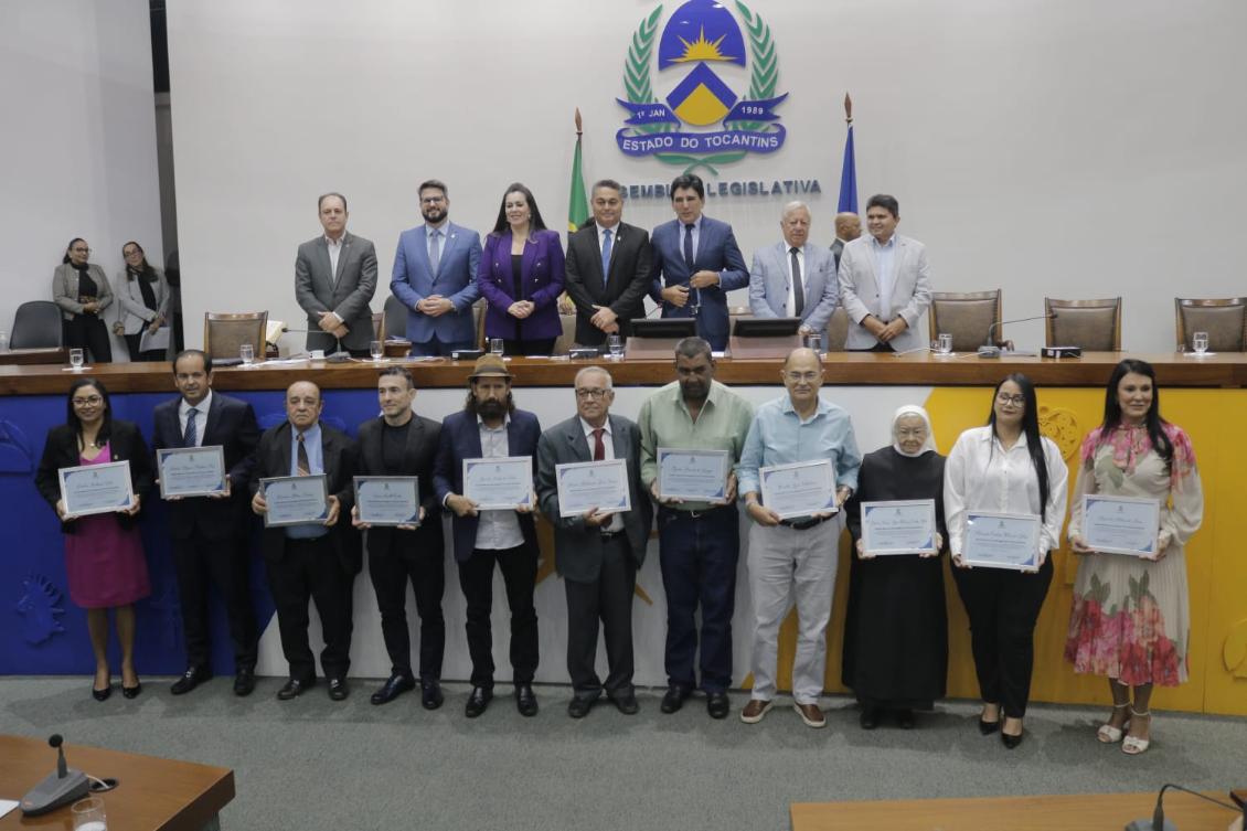 Homenageados durante a Sessão Solene em comemoração ao aniversário de Palmas