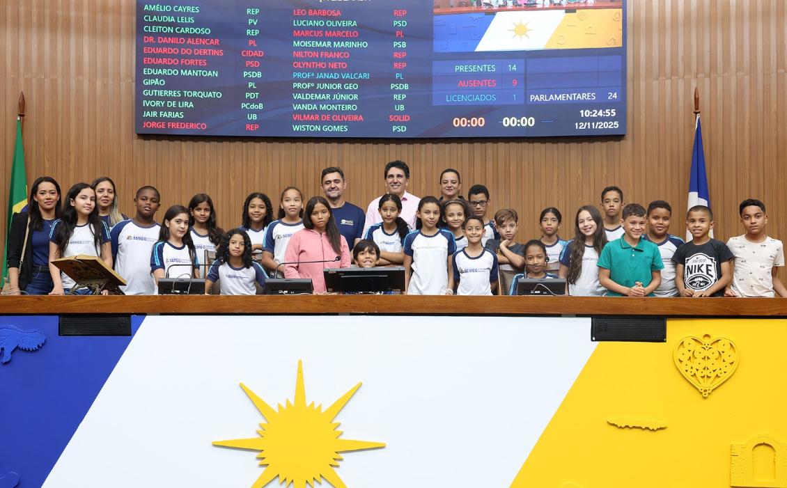 O plenário foi um dos locais visitados pelos estudantes