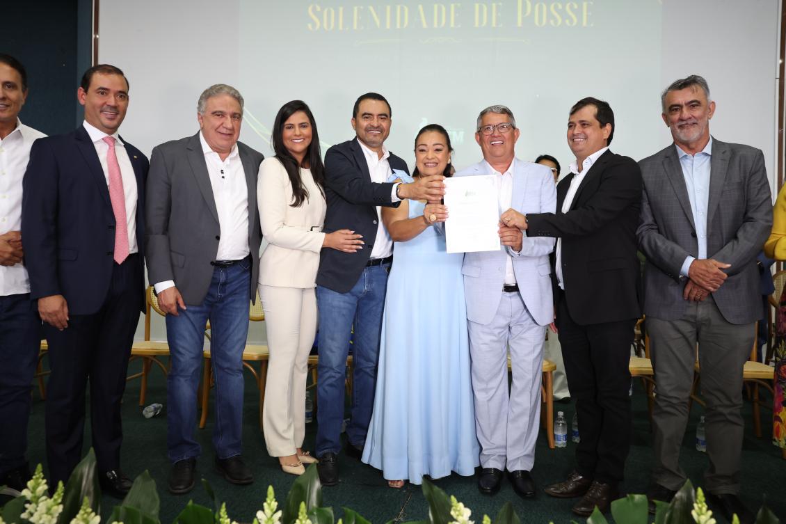 Tomou posse na ATM o prefeito de Cristalândia, conhecido como Big Jow Tomou posse na ATM o prefeito de Cristalândia, conhecido como Big Jow