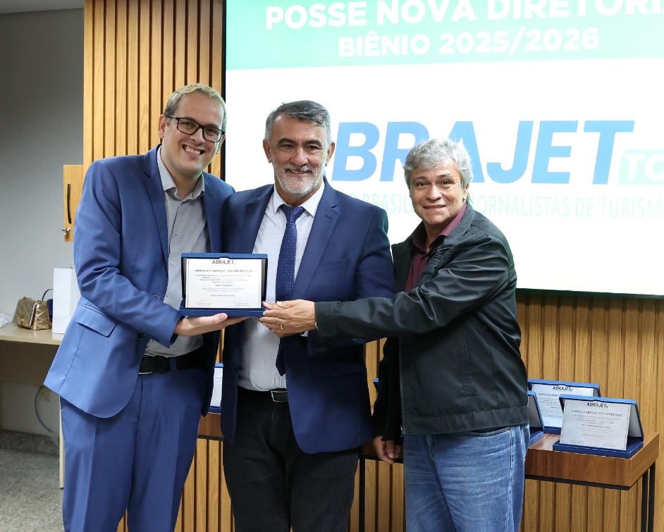 O presidente da Casa, Amélio Cayres (c), foi um dos homenageados O presidente da Casa, Amélio Cayres (c), foi um dos homenageados