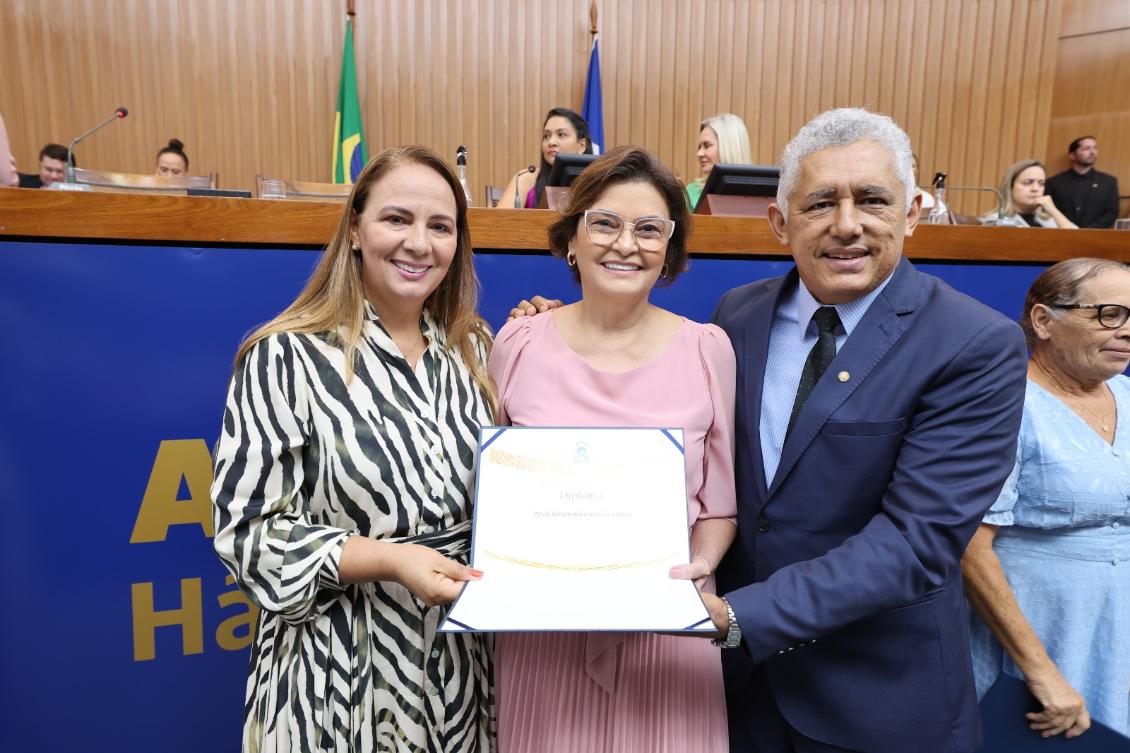 Deputado Cleiton Cardoso participou de uma homenagem especial às mulheres