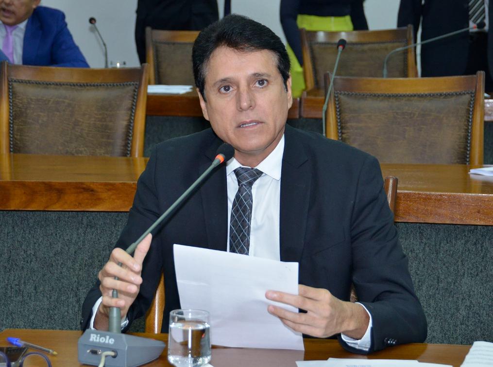 Nilton Franco apresenta requerimento