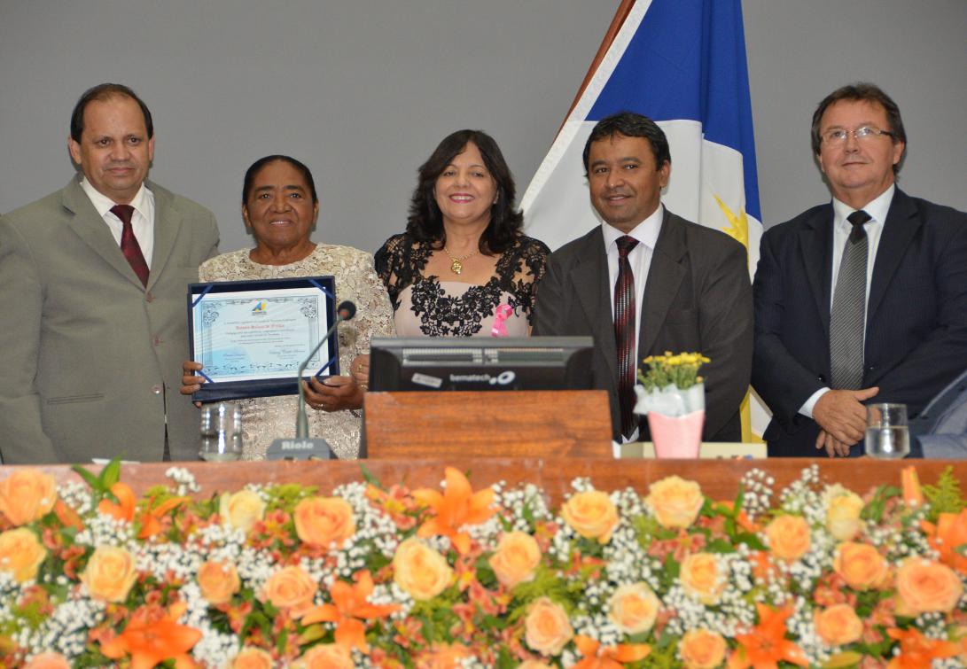 Sessão Solene homenageia Dia Internacional dos Idosos