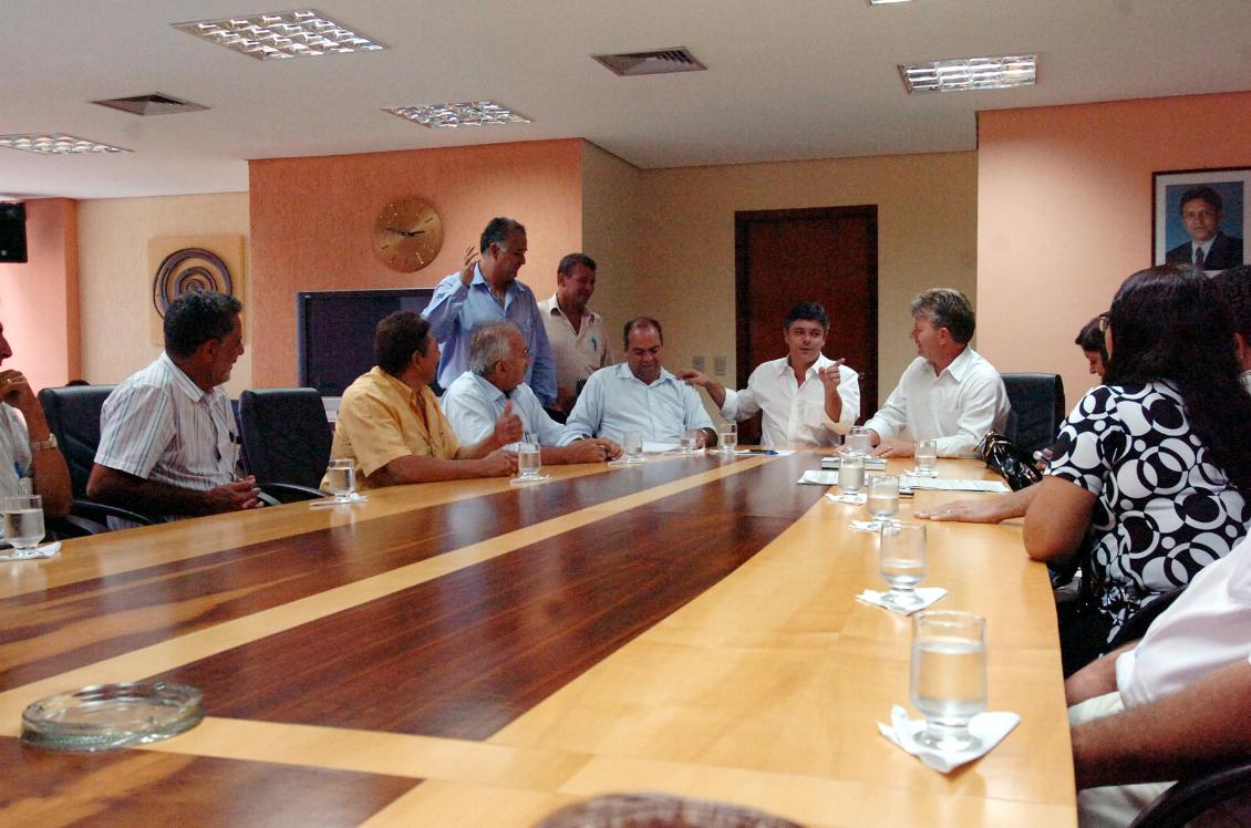 Reunião na sala da presidência da AL Reunião na sala da presidência da AL