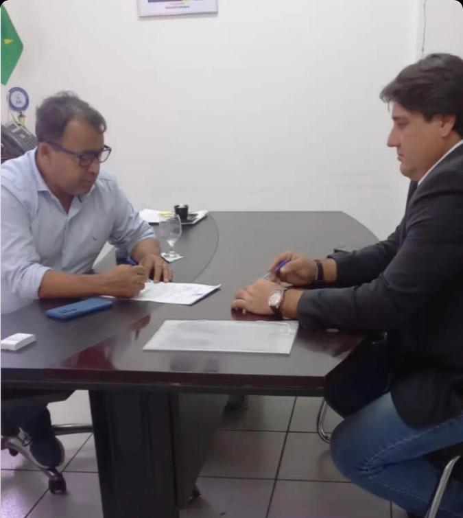 Eduardo Fortes comemora reforma de ginásio em Cariri