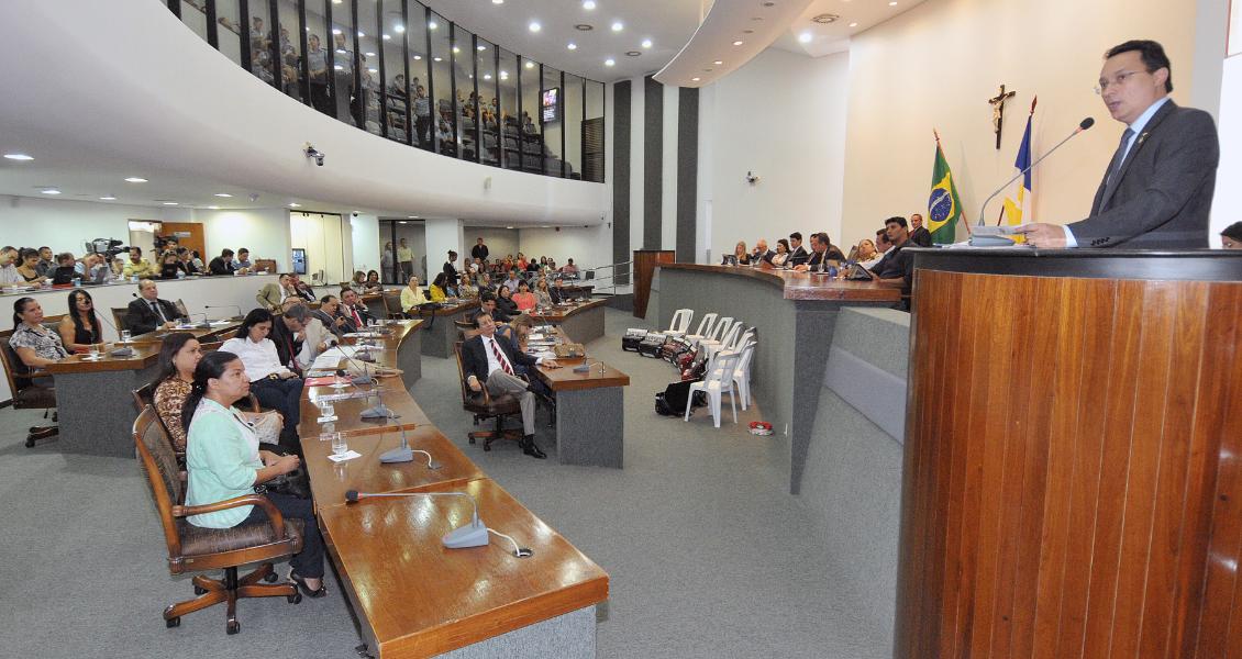 Profissionais da educação recebem homenagens na AL